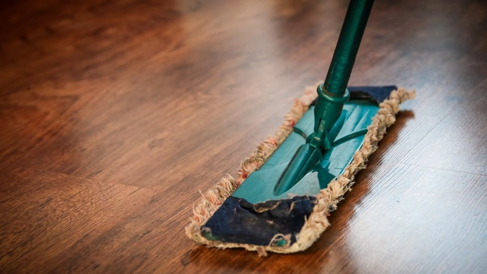 drying a floor completely to prevent mold growth