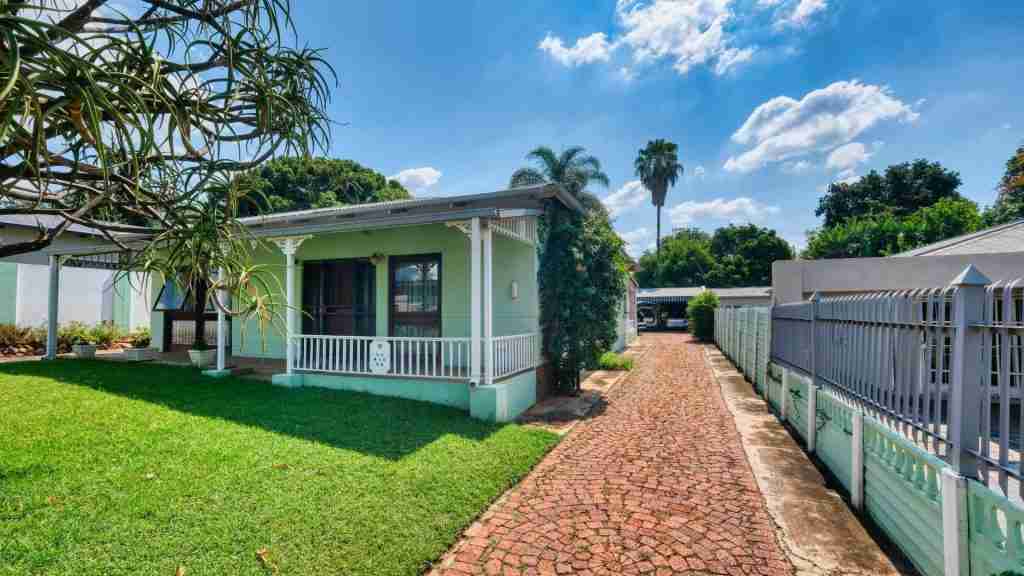 Homeowner and Anderson Restoration technician
