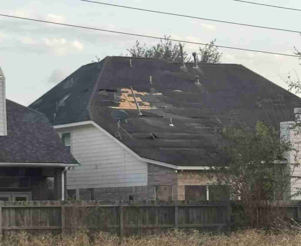 Situations That Call for Storm Damage Tarping